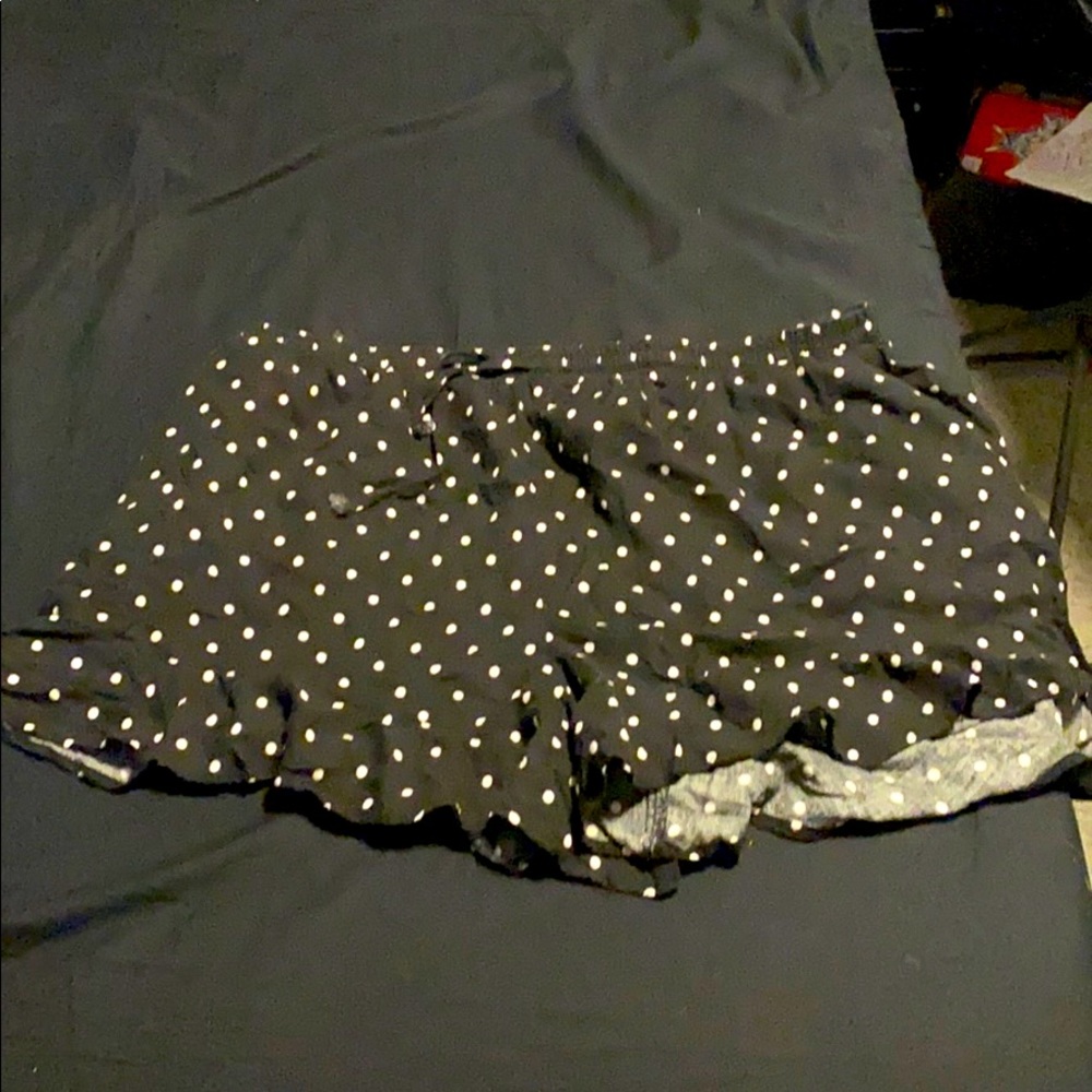 Ruffle shorts with polka dots